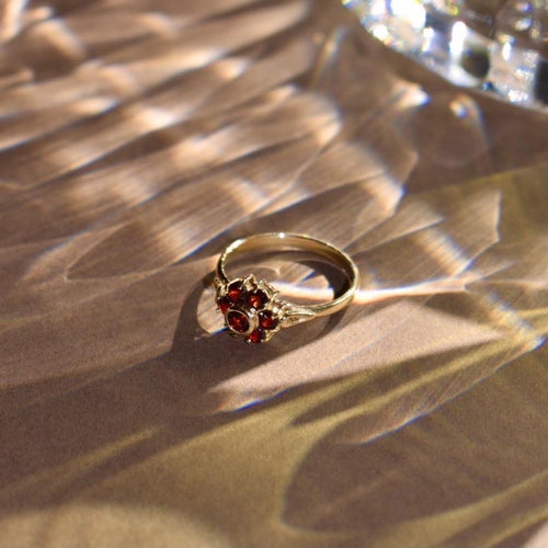 Goldbox Amsterdam Ring Garnet Floral Ring