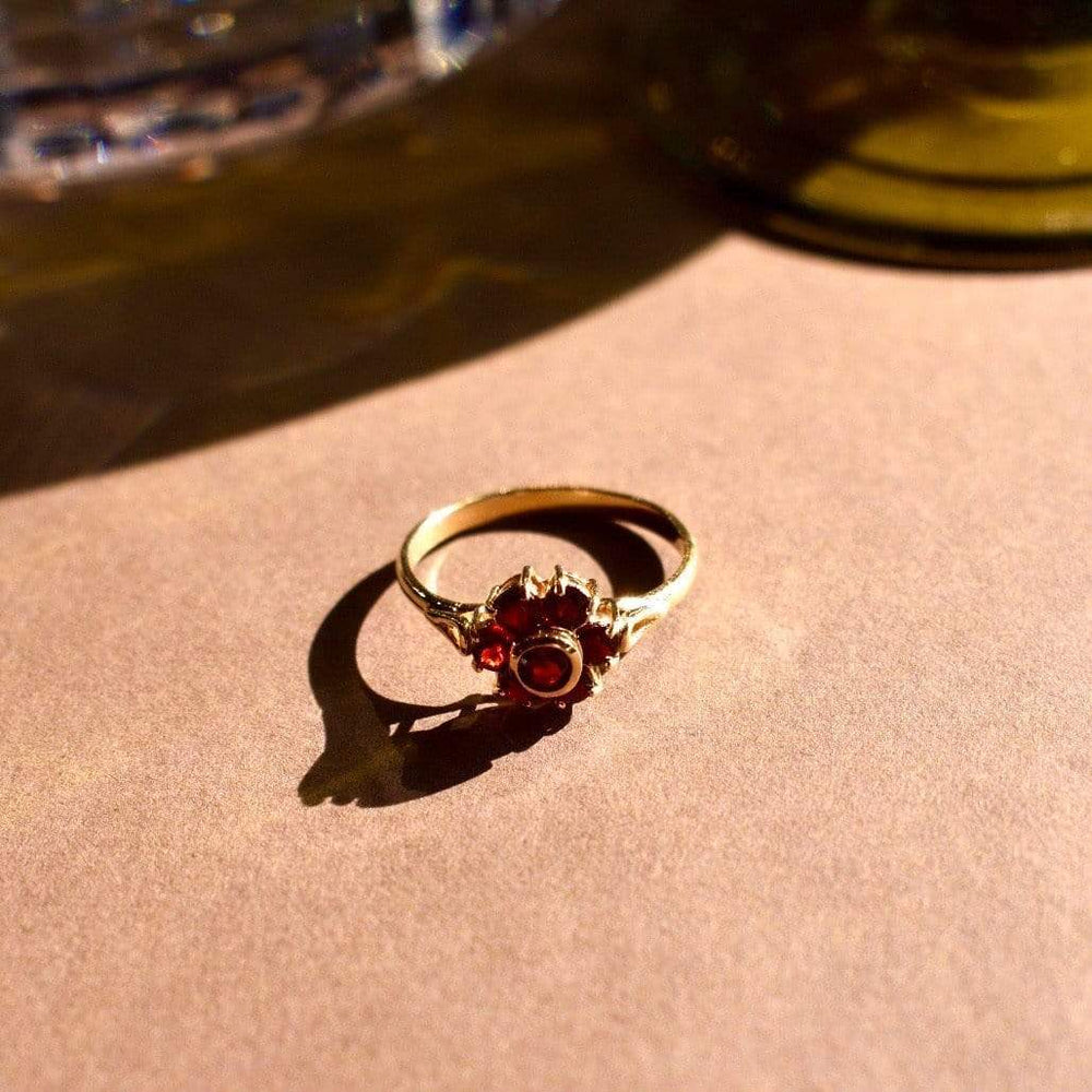 Goldbox Amsterdam Ring Garnet Floral Ring