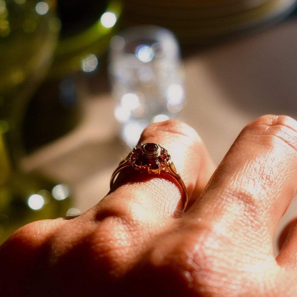 Goldbox Amsterdam Ring Garnet Floral Ring